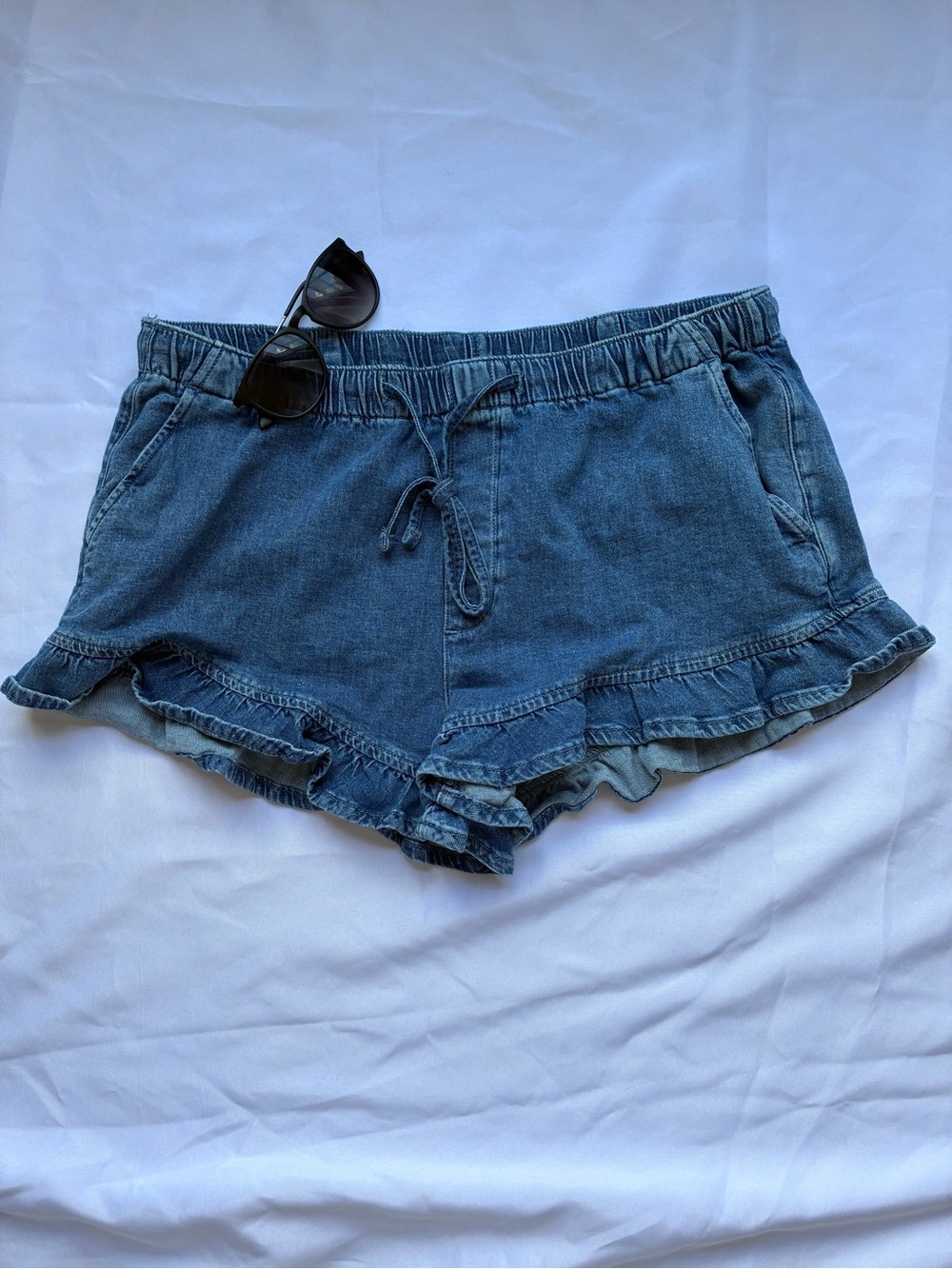 American Eagle Denim Ruffle Hem Women’s Shorts - Blue